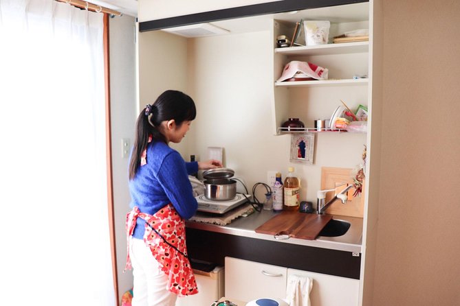 Private Kyoto Sushi Cooking Class & Tea Ceremony with Emika - The first cup of matcha sets the tone