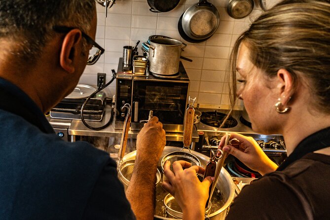 Professional Ramen & Gyoza with Ramen Chef in a restaurant! - The teaching style and group atmosphere
