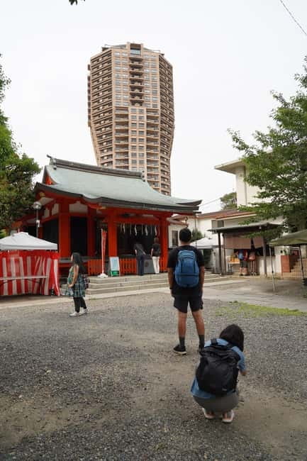 Sailor Moon Tour in Azabujuban, Tokyo - Finding the manhole cover and the first photo stops