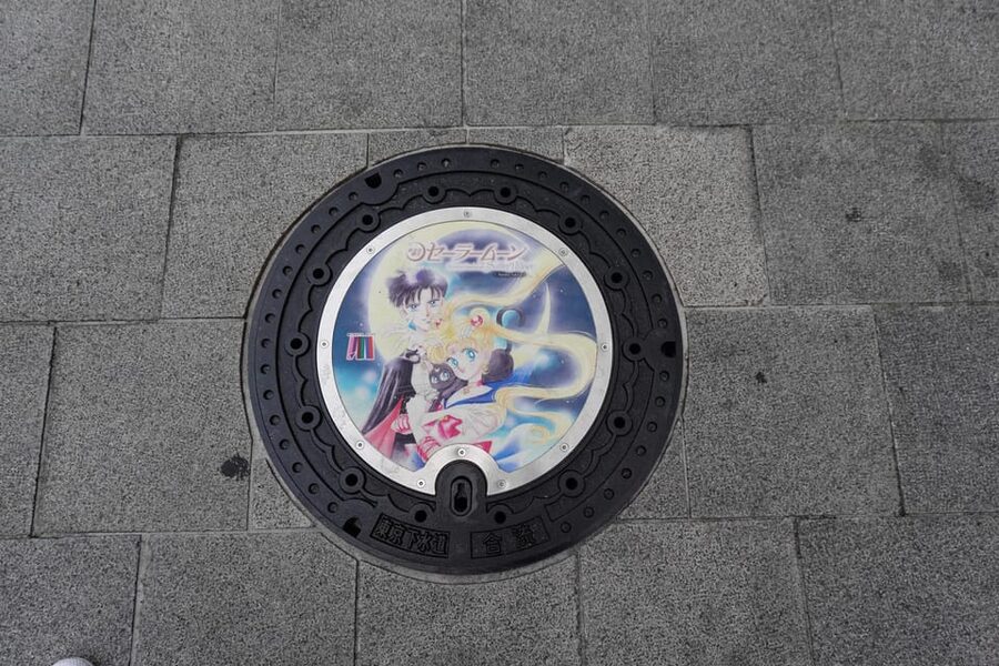 Sailor Moon Tour in Azabujuban, Tokyo - Recreating anime scenes with printed reference images