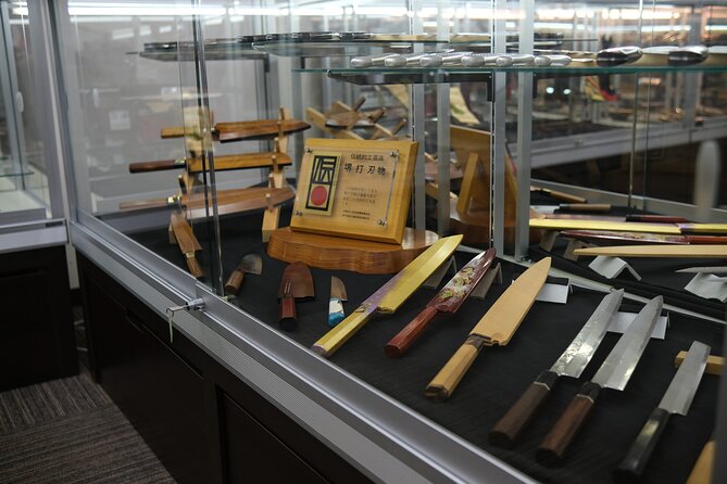 Sakai - Knife Factory and Craft Walking Tour - Timing, group size, and seasonal changes