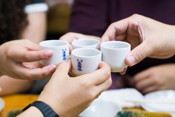 Sake Tasting Masterclass in Shinjuku (8+ Varieties with a Pro) - Why the small group improves the lesson