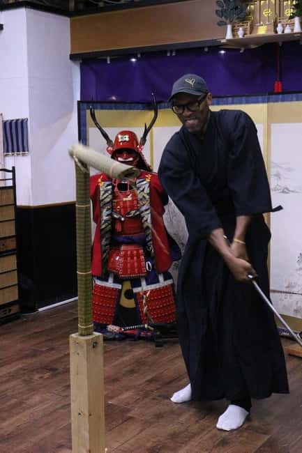 Samurai Armor & Sword experience with phot near Osaka Castle - Putting on armor and taking the photographs