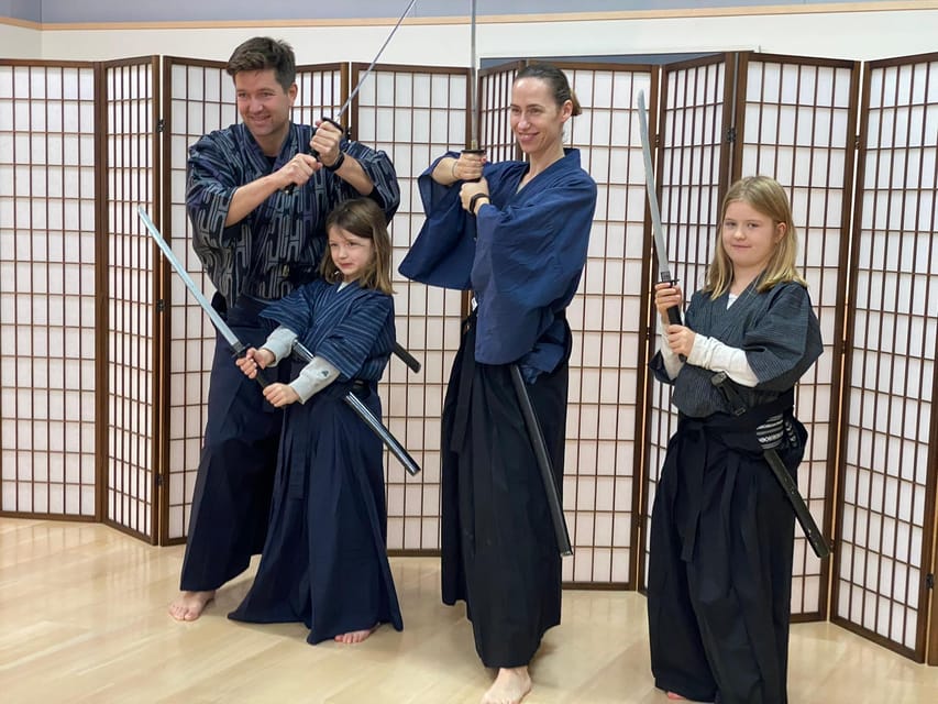 SAMURAI EXPERIENCE in Tokyo（Harajuku）【SAMURAI've】 - Learning basic samurai sword movements