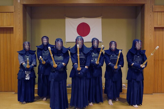 Samurai Experience - Learn Bushido through Kendo, in Tokyo - Putting on protective gear and facing an instructor