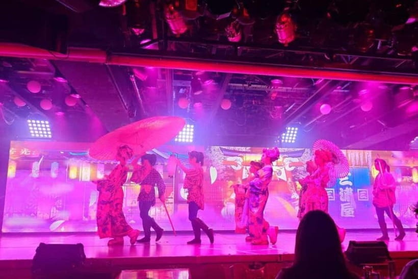 Samurai themed Entertainment show in Shinjuku - Who will enjoy the Samurai Restaurant most?
