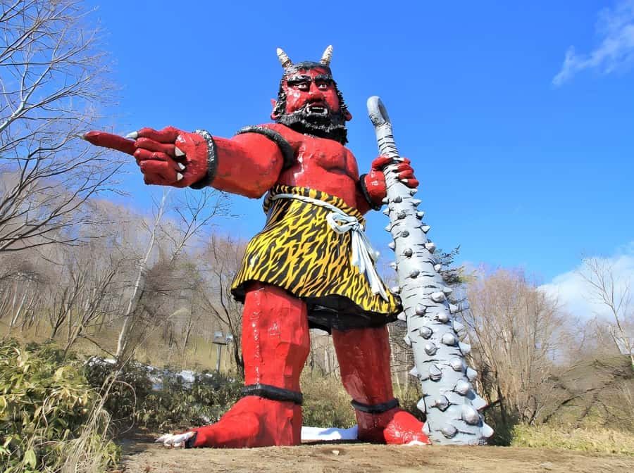 Sapporo: Hokkaido, Noboribetsu and Lake Toya Day Tour - Showa Shinzan Bear Farm: memorable, but not for everyone