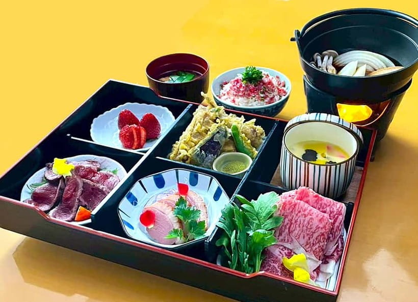 Sapporo: Sumo Show Experience with Japanese food & Photo - A gentle introduction to sumo rituals