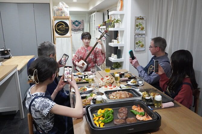 Seasonal Japanese Culture Osaka Paint and Wine Experience - Who should book this experience?