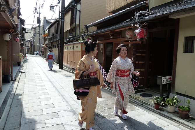 Secret Eastern Kyoto Biking Adventure - Kennin-ji and the return through Gion