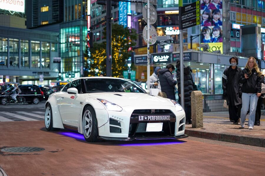 Shibuya City: Daikoku PA GT-R R35, R34, R33 or R32 Tour - What guides add to the experience