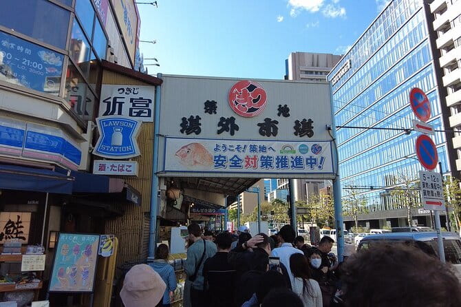 Shinjuku: Food Tour – 15 Dishes & 3 Drinks at 4 Eateries - Who will get the most from this evening?