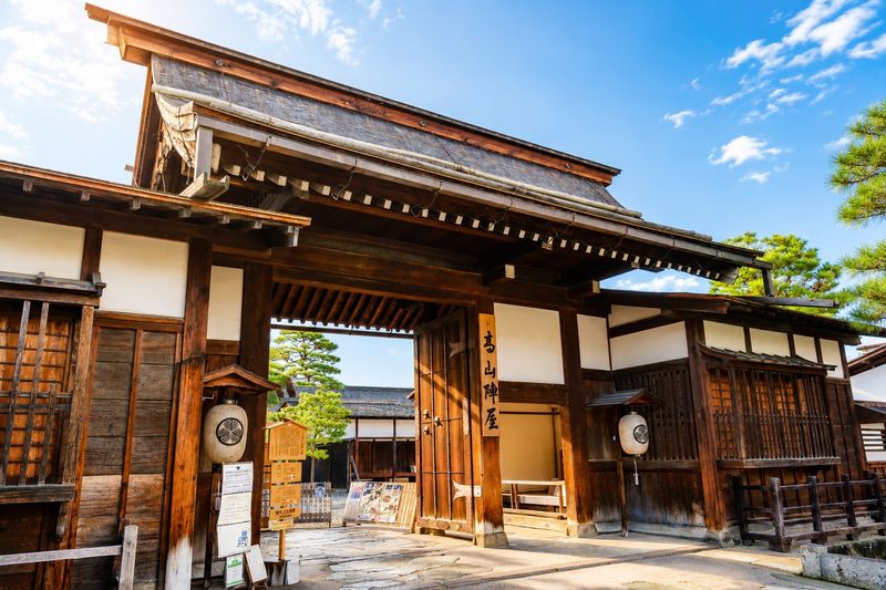 Shirakawa-go & Takayama Old Town Day Tour (Optional Hida Beef Lunch) - The lunch choice: convenience or more time to roam