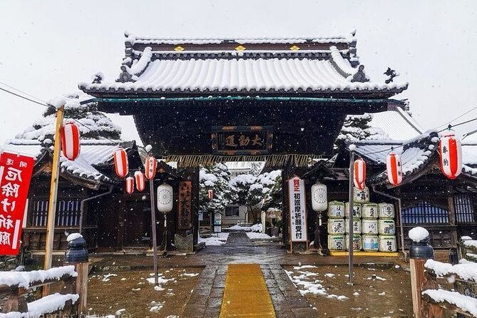 Snow Monkey Park & Zenkoji Temple Nagano Pvt. Full Day Tour. - The 1.6-kilometer path is not a casual stroll