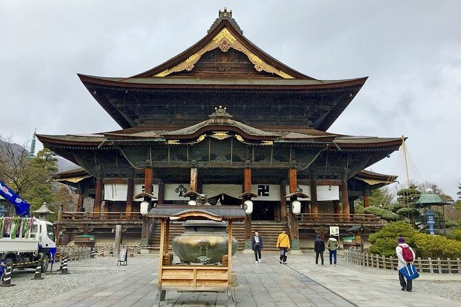 Snow Monkey Park & Zenkoji Temple Nagano Pvt. Full Day Tour. - Zenkoji Temple and the story of Nagano