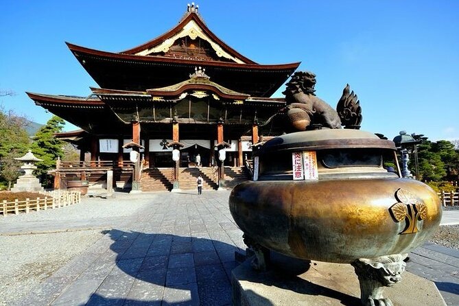 Snow Monkey Park & Zenkoji Temple Nagano Pvt. Full Day Tour. - How the private format affects the value