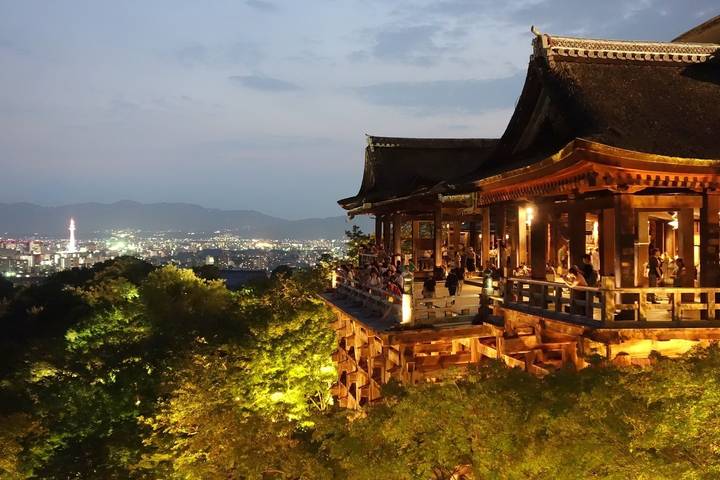 Splendours of Japan (Takayama, Takayama Festival) by Trafalgar - 9-Day Tour - Kyoto’s Golden Pavilion and a meal with local hosts