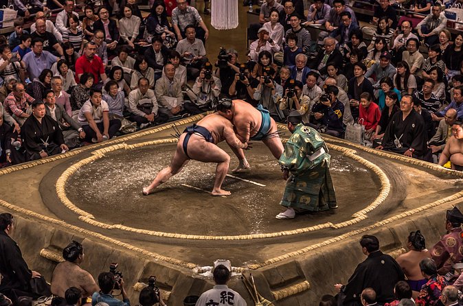 Sumo Tournament Experience in Osaka - Waiting before entry and visiting the Sumo Museum
