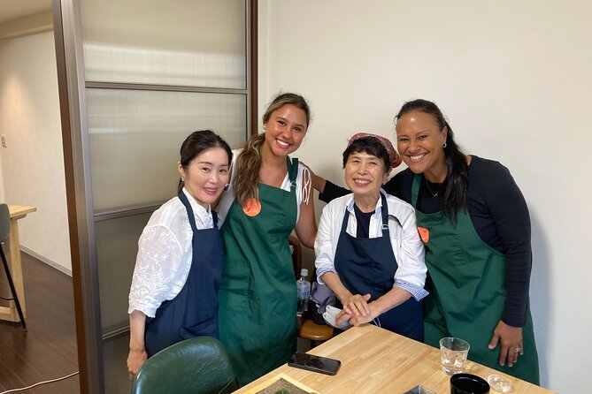 Sushi Class in Osaka Dotonbori - Is the class good for children and solo visitors?