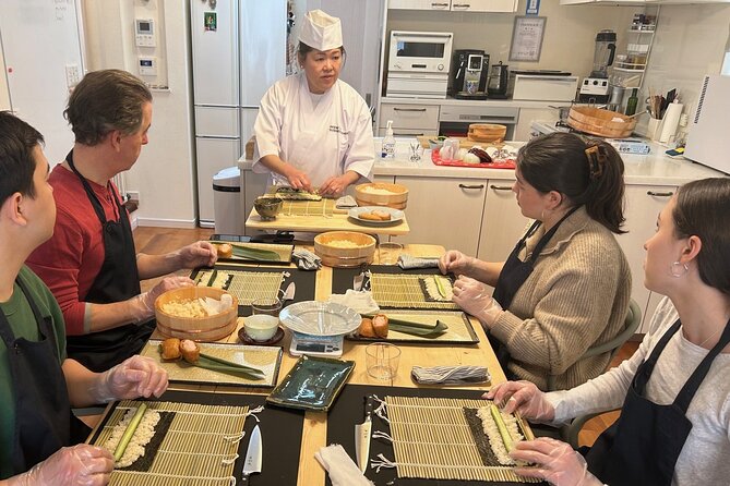 Sushi Cooking Class: AKEMI's SUSHiKiTCHEN in Tokyo - Meeting Chef Akemi and learning the basics