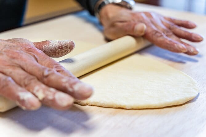 Sushi Cooking Class at Sushi Factory -KIWAMI- Mt.Fuji - Grating fresh domestic wasabi