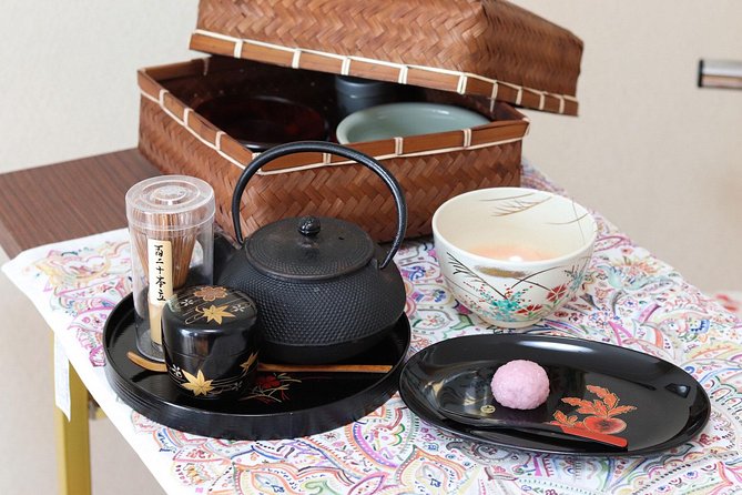 Sushi or Traditional Japanese Cuisine in a Kyoto Home with Emika - A Kyoto meal that feels personal