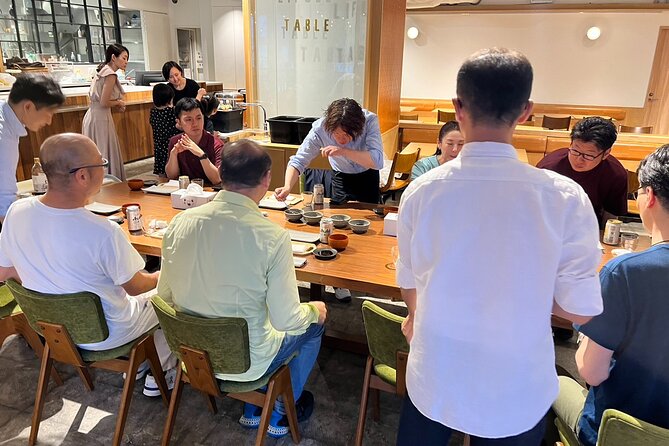 Taisho Sushi Making Class in Tokyo - Making nigiri with seasonal fish