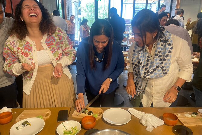 Taisho Sushi Making Class in Tokyo - Eating your sushi properly