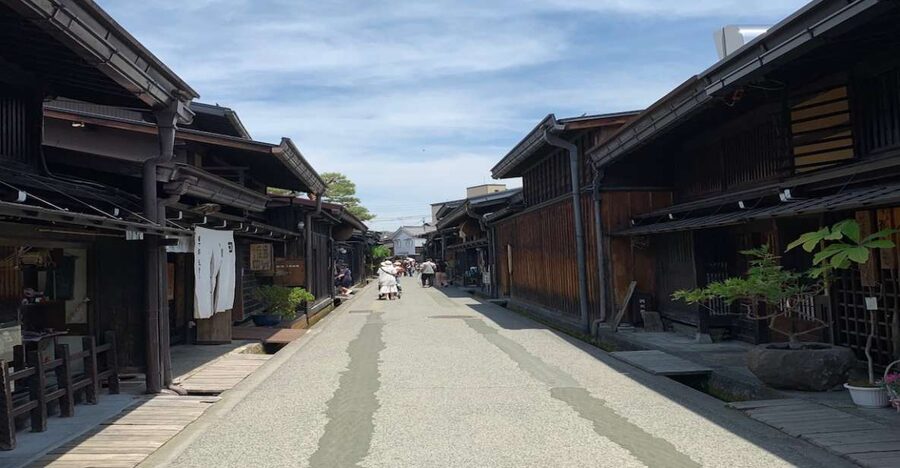 Takayama: Edo-Period Old Town Walking Tour - Seeing Takayama as an Edo-period town
