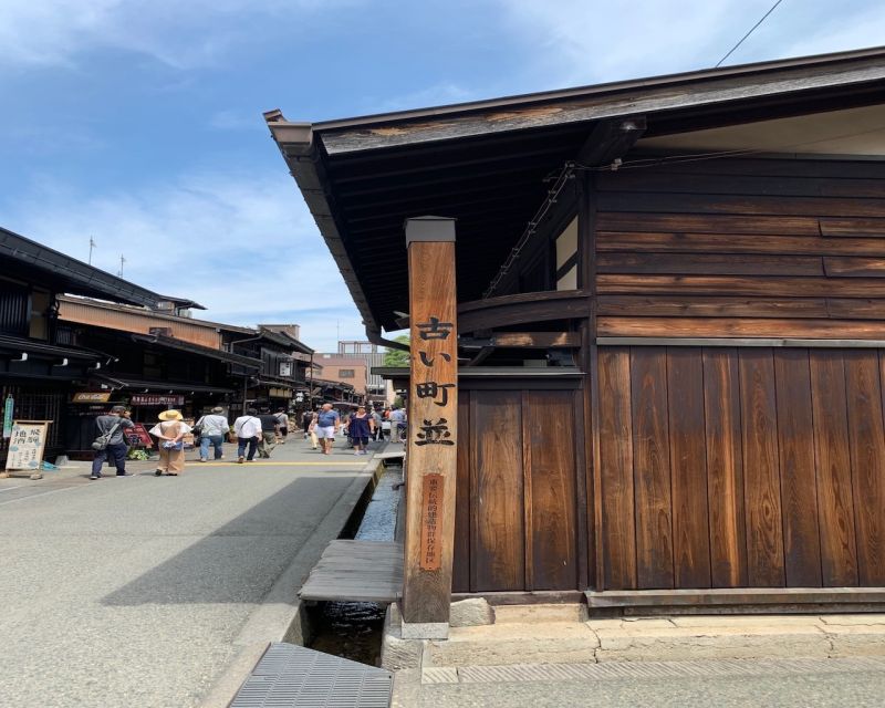 Takayama: Edo-Period Old Town Walking Tour - Who should book this Takayama experience?