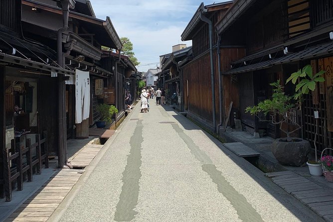 Takayama Old Town Walking Tour with Local Guide - Key points to know before you book