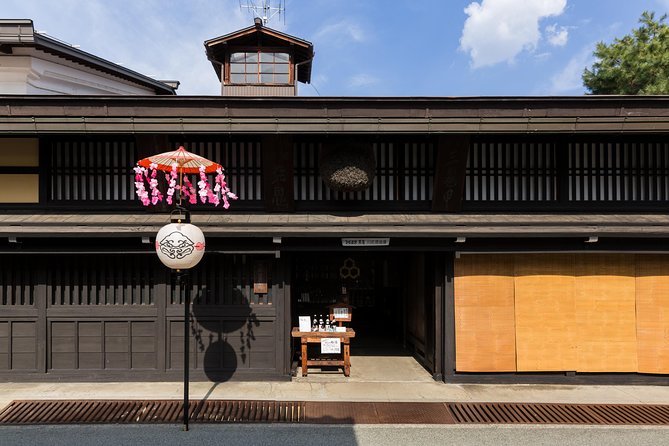 Takayama Old Town Walking Tour with Local Guide - Timing, meeting point, and practical details