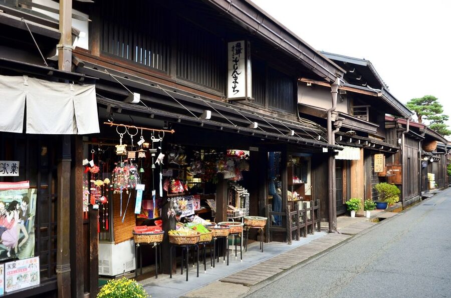 Takayama: Private Walking Tour with a Local Guide - What the guides add to the day