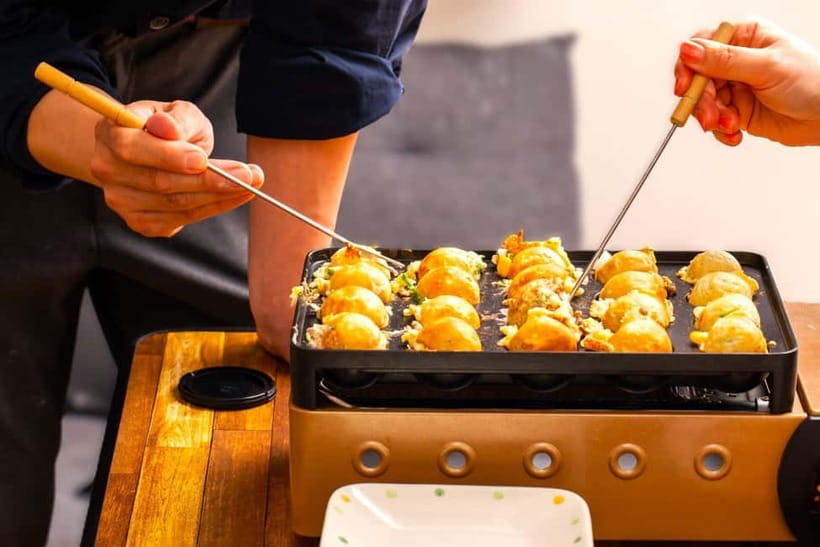 Takoyaki cooking experience in Kabukicho, Shinjuku - Why takoyaki makes a good first cooking class