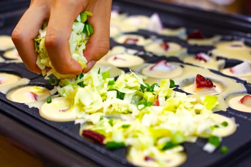 Takoyaki cooking experience in Kabukicho, Shinjuku - What happens at the griddle