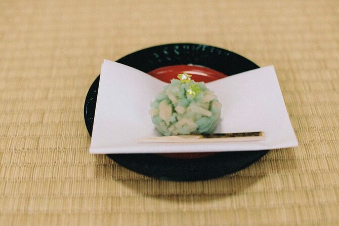 Tea ceremony by the tea master in Kyoto SHIUN AN - Making your own bowl of matcha