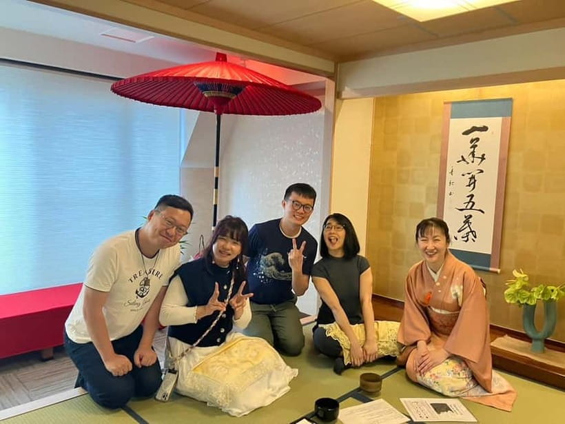 Tea ceremony experience in Japanese-style room 60min - The atmosphere and the people who lead it