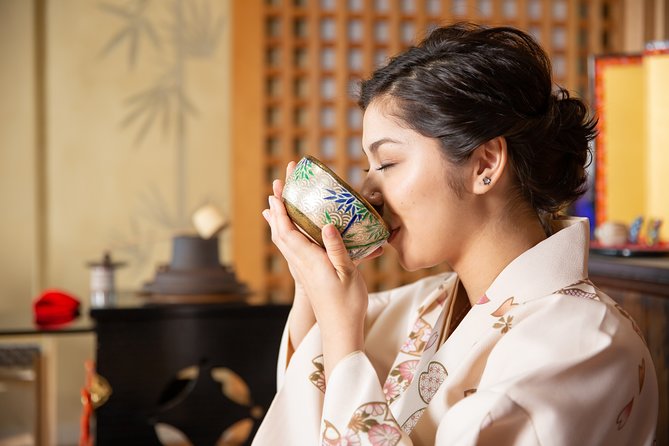 Tea ceremony experience with simple kimono in Okinawa - Making and tasting your own green tea