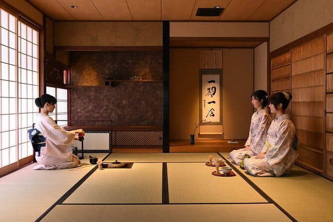 Tea Ceremony with Kimono and Professional Photoshoot in Kyoto - Arriving at Nishiki Orizuruya in central Kyoto
