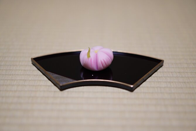 Tea Ceremony Workshop in Tokyo by the Experienced Instrucor - Making and serving your own bowl of usucha