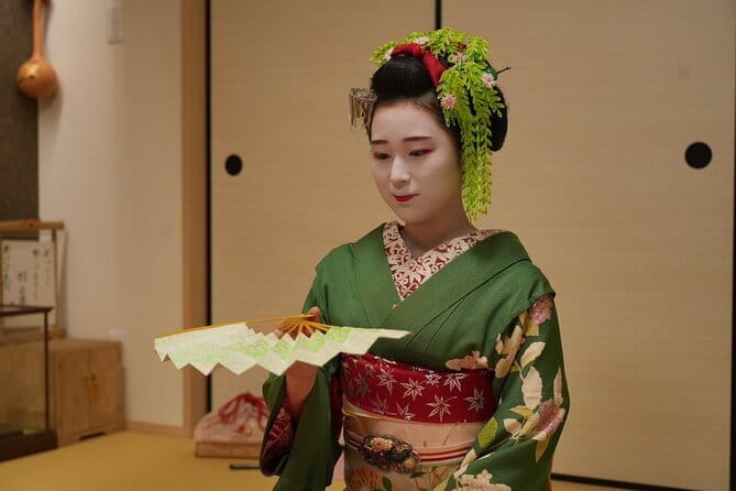 The Art of Geisha: Exclusive Show & Gion Walking Tour - Starting at the Izumo-no-Okuni statue at 3 p.m.