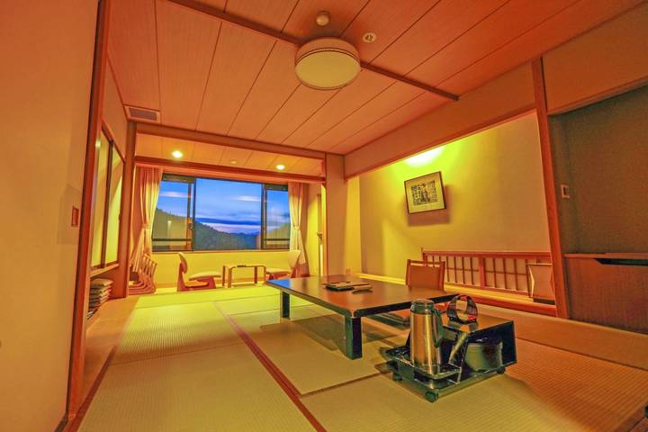 The "Golden Route" and Ancient Japan by DIAMIR Erlebnisreisen - 14-Day Tour - Matsumoto Castle leads to a temple stay