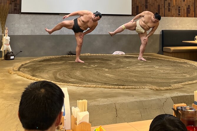 the SUMO show with Dinner - Photos with the wrestlers finish the evening