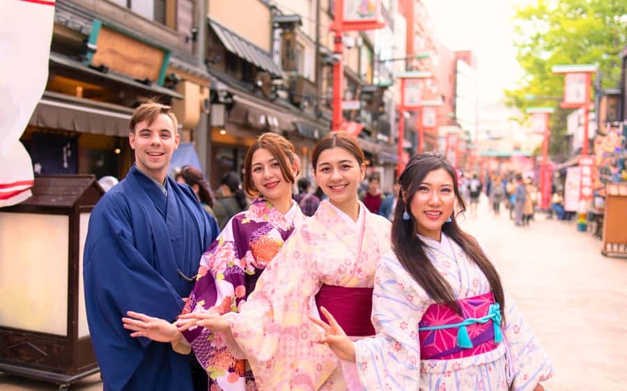 Tokyo: Asakusa Kimono Rental Experience - Choosing a Kimono in Asakusa