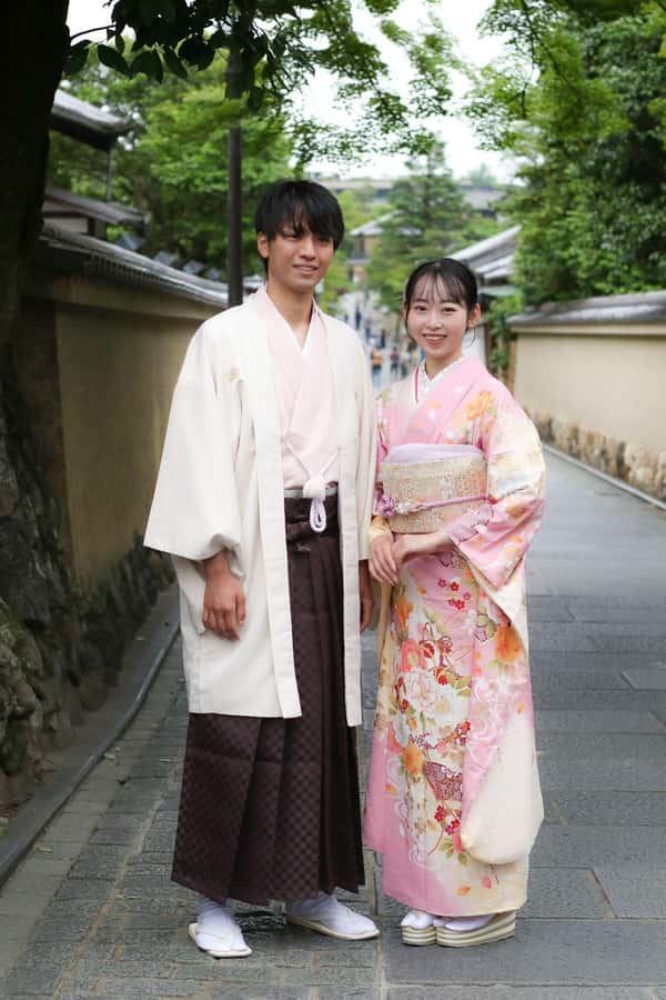 Tokyo Asakusa: Traditional Kimono Rental Experience at Wargo - What the dressing process feels like