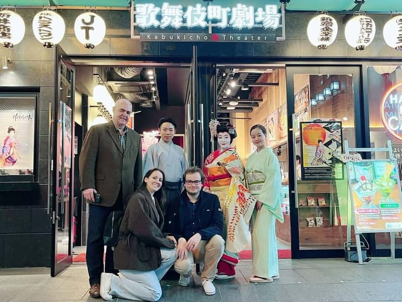 Tokyo: Authentic Japanese Dance Show ticket by professionals - English information helps first-time visitors