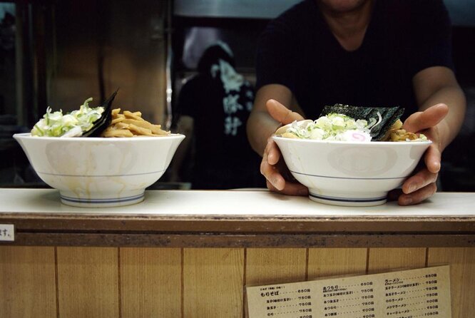 Tokyo Bar Hopping Tour in Shinjuku (All-You-Can-Drink + Dinner) - Why Shinjuku is better with a local guide