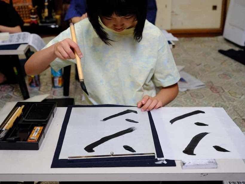 Tokyo: Calligraphy Experience with yukata or Samue - The first lesson: lines, pressure, and brush control