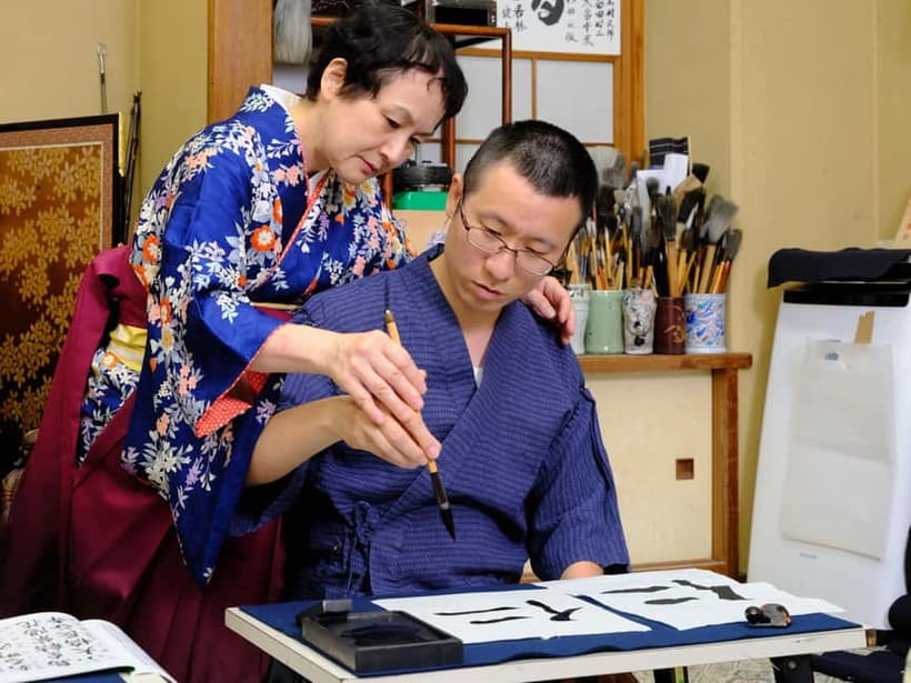 Tokyo: Calligraphy Experience with yukata or Samue - Who should book this experience?