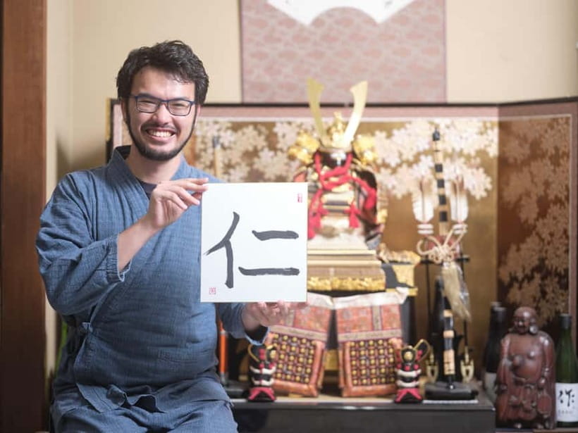 Tokyo: Calligraphy Experience with yukata or Samue - Putting on a yukata or samue
